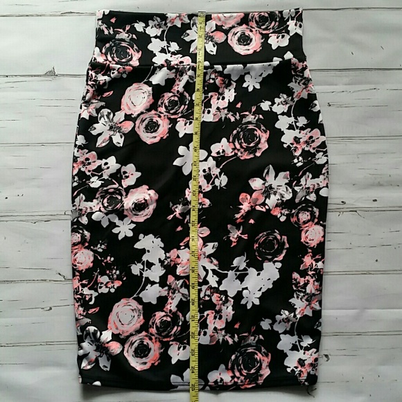 Floral Bodycon Skirt - Picture 4 of 5